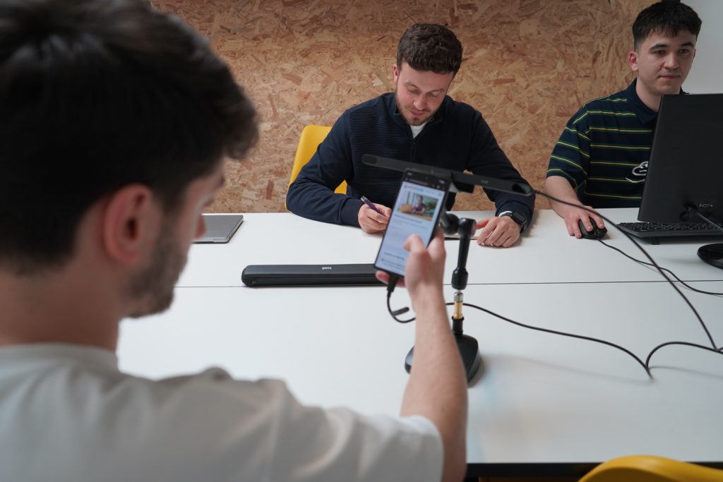 A moderated session in the lab